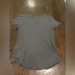 LULULEMON WHITE AND BLACK STRIPED TEE SHIRT’